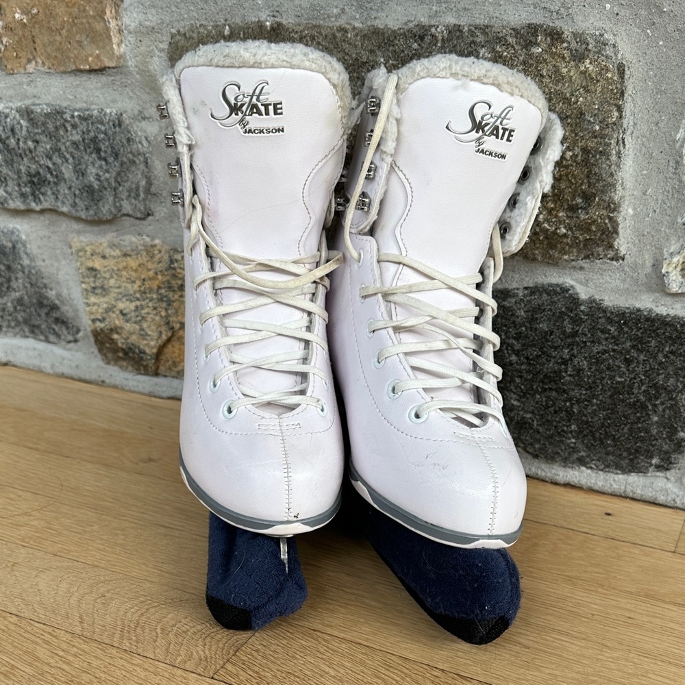 JACKSON Soft Skate - Girl’s Size 5 White Ice Skates with Plush Lining